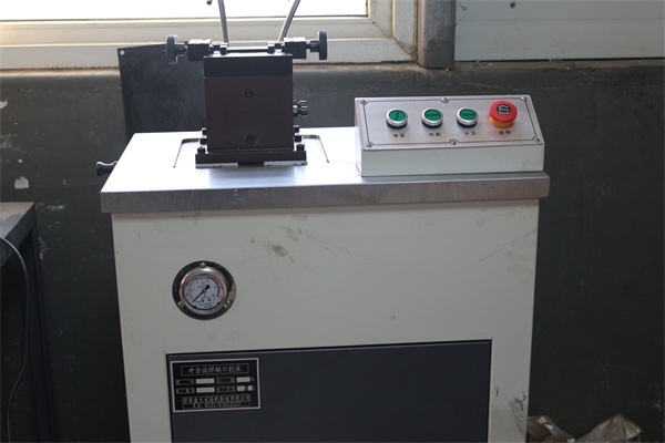 鋼筋套筒試驗(yàn)設(shè)備